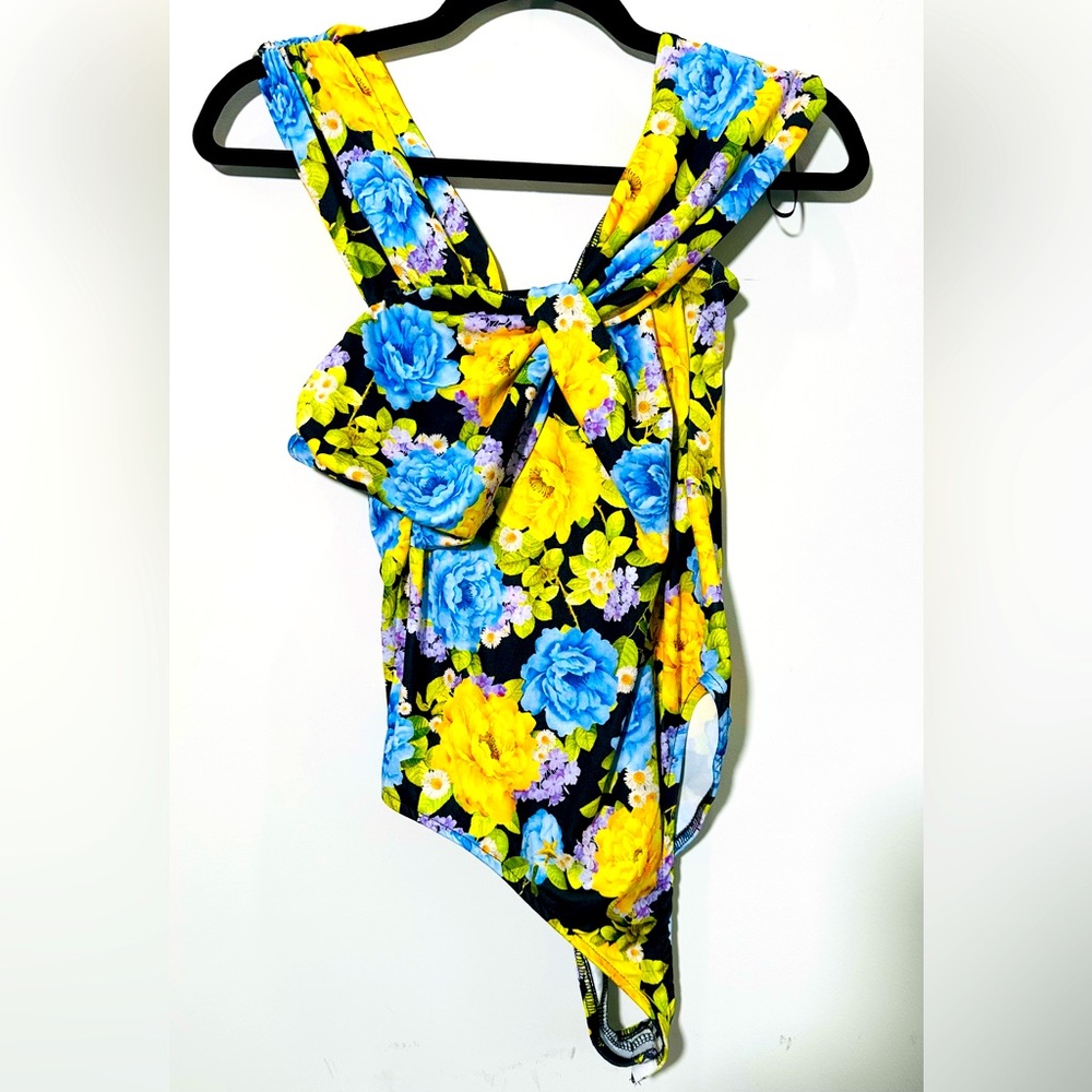 Zara Floral One Shoulder Bodysuit Twist Front Asymmetrical Top NWT M